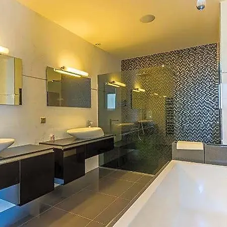 Hotel Luxueuse 2 Piscines Nord Montpellier 3*