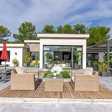 Luxueuse 2 Piscines Nord Montpellier Hotel 3*